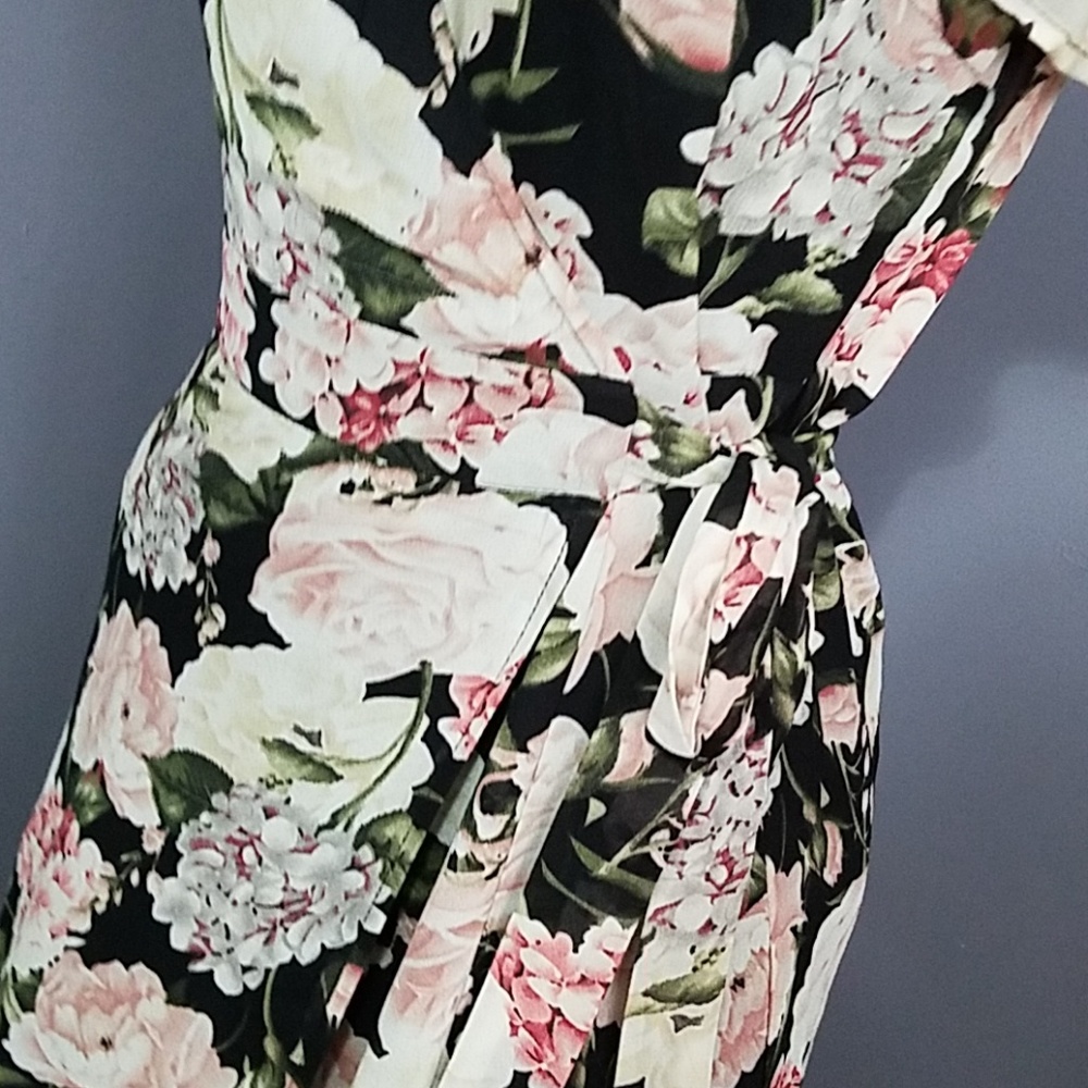 Beautiful a True Floral Wrap Dress - Picture 5 of 8